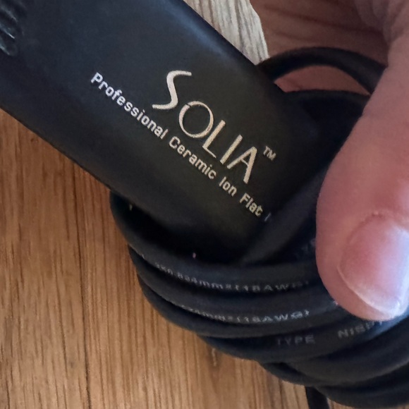 Solis Black Hair Straightener - Picture 2 of 5